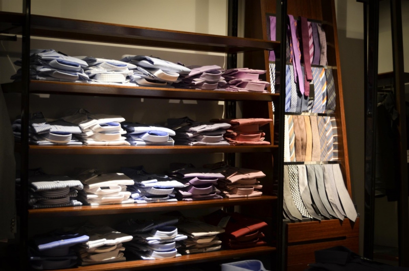 vente-CASTAGNIERS-min_shirts_exhibition_shop_shopping_shelf_buy_business_clothing-940715